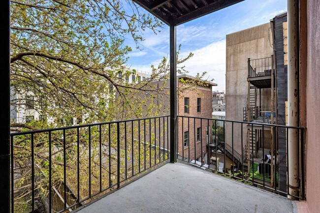 Building Photo - 513 Monroe St