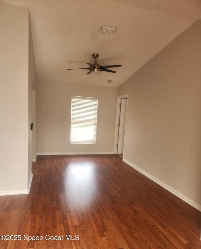 Building Photo - 2113 Greyfield St NE