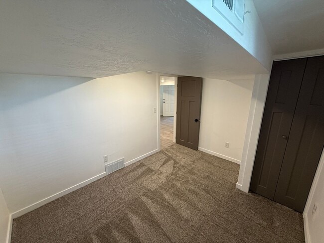 Building Photo - Newley renovated 4 bedroom home!