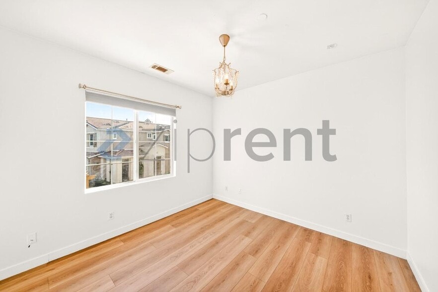 Building Photo - 15916 Lasselle St