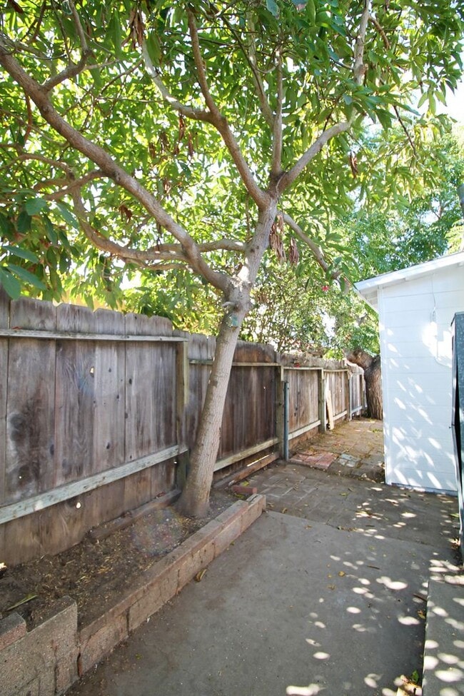 Building Photo - 1706 Pullman Ln