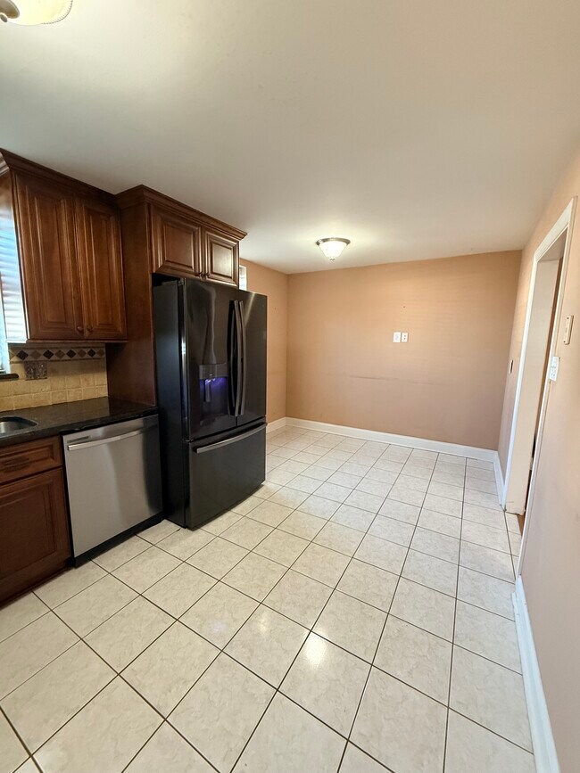 Building Photo - 3808 Ronnald Dr