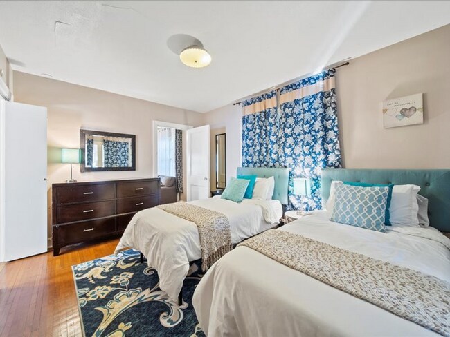 Building Photo - 3701 S Richmond Ave