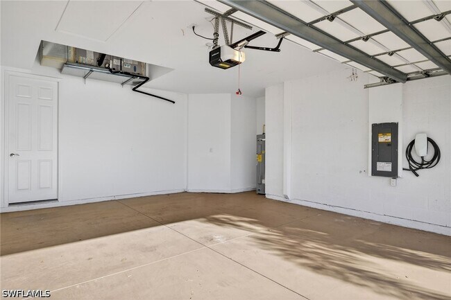 Building Photo - 14567 Edgewater Cir