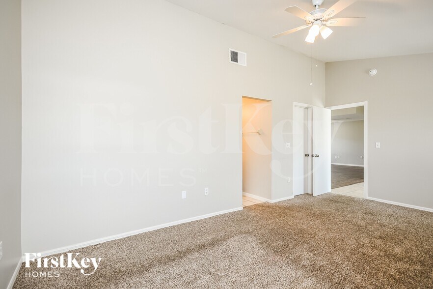 Building Photo - 307 Medina Ct