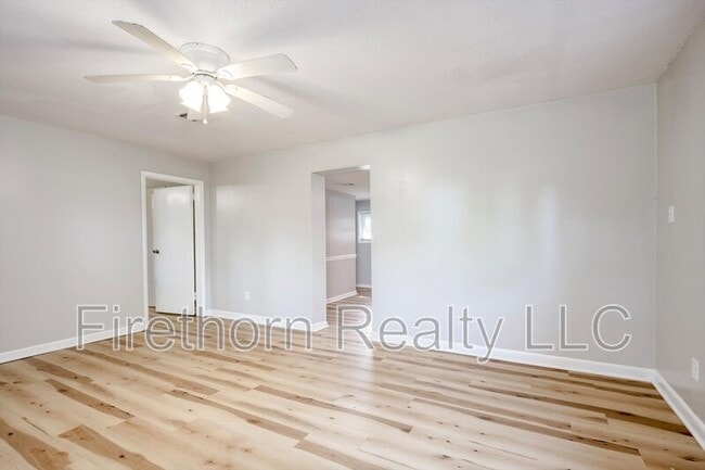 Building Photo - 2719a Meadowbrook Dr