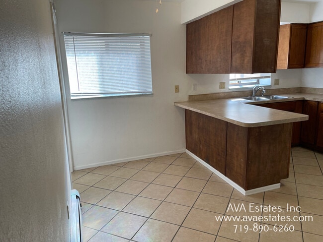 Building Photo - 1324 Anita St