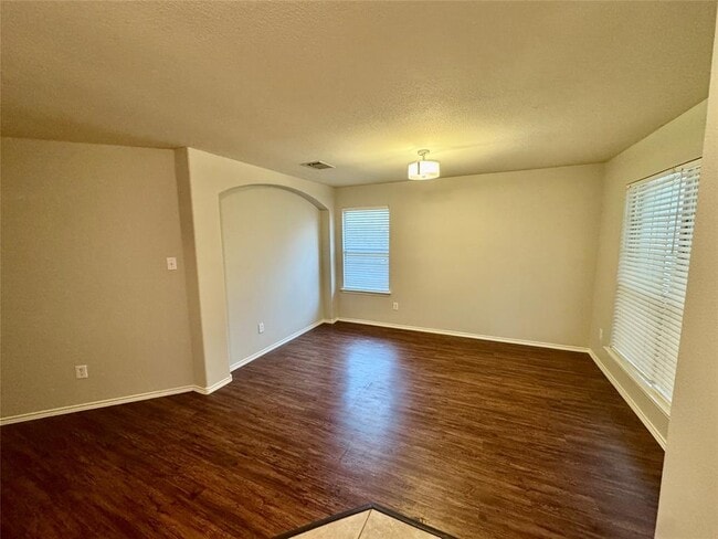 Building Photo - 205 Bluebonnet Tr