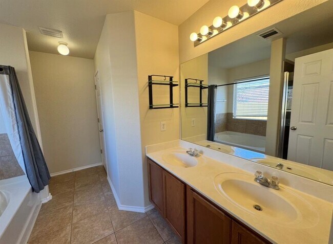 Building Photo - 104 Gettysburg Loop