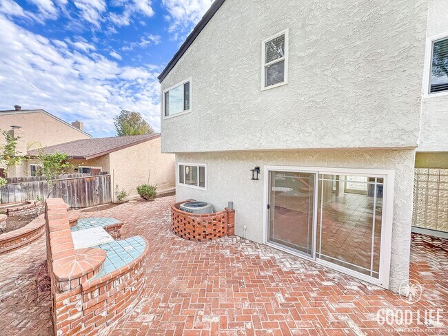 Building Photo - Beautiful 4Bd/2.5Ba Spacious Home in Mission Viejo w/Large Front & Back Yard!