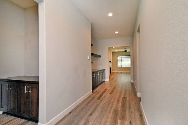 Building Photo - Gorgeous Home