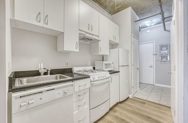 Building Photo - 1300 N St NW