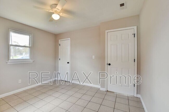 Building Photo - 511 Stafford St