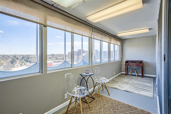 Building Photo - Stylish Downtown Denver Condo – Fully Furnished & Available Now!