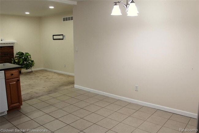 Building Photo - 6586 Carriage Hills Dr