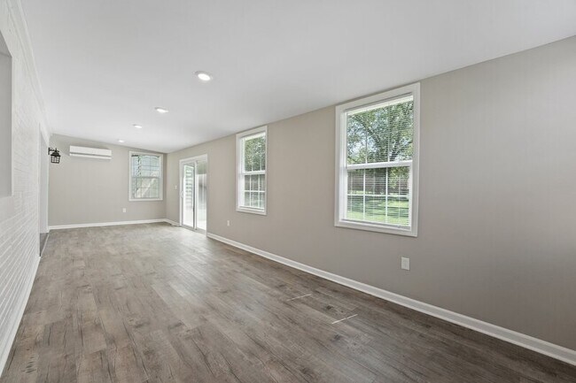 Building Photo - 505 NW Forrest Pk Ct