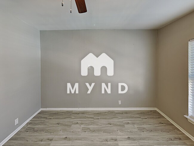 Building Photo - 1724 Pear St Unit 5