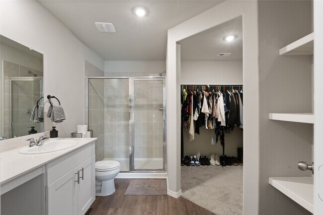 Building Photo - 534 Dalloway St