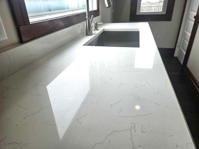 Quartz counters - 107 Patton St