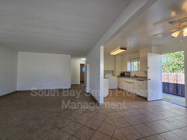 Building Photo - 2619 Mathews Ave