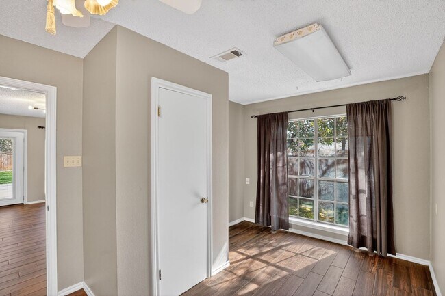 Building Photo - 2511 Ironwood Ct