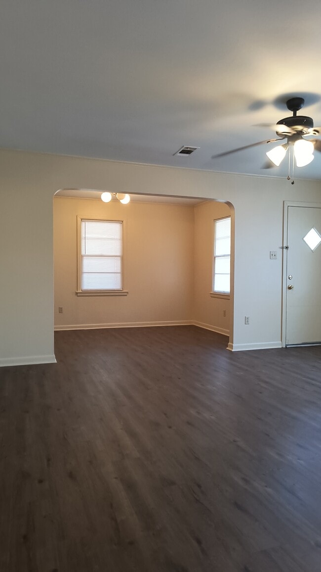 Building Photo - 304 W 34th Ave