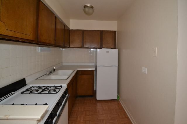 Building Photo - 535 W Aldine Ave