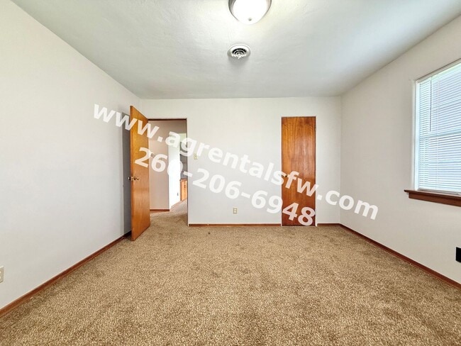 Building Photo - 2 Bedroom House