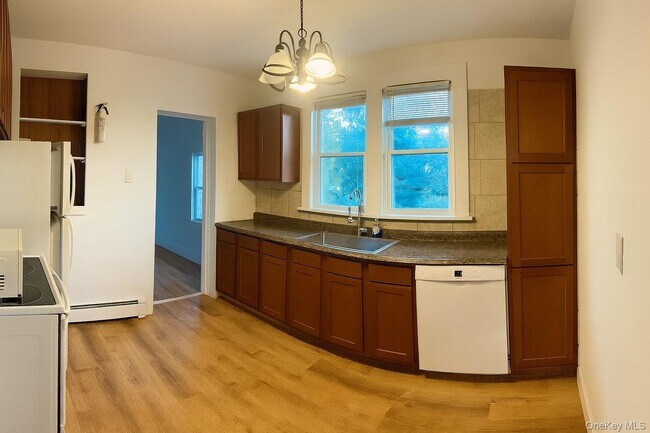 Building Photo - 30 Elm St