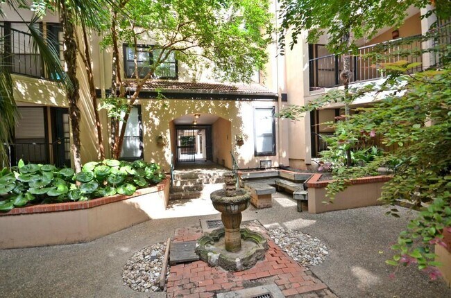 Primary Photo - 2110 Rio Grande St