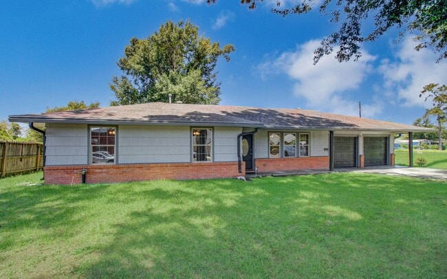 Building Photo - 1417 Longhorn Dr