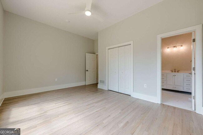 Building Photo - 2555 Chattahoochee Ln