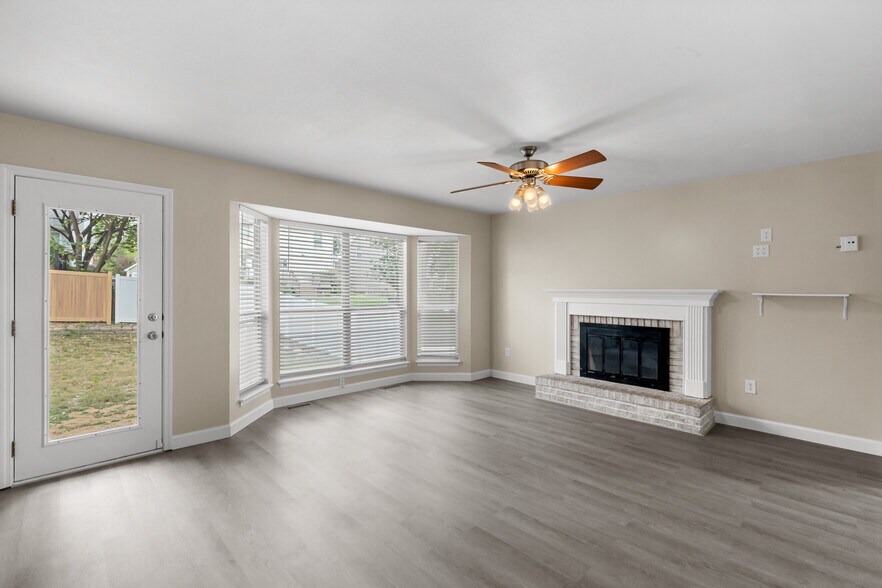 Building Photo - 245 Westridge Parc Ln