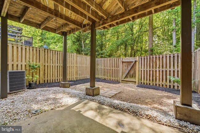 Building Photo - 6088 Heatherwood Dr
