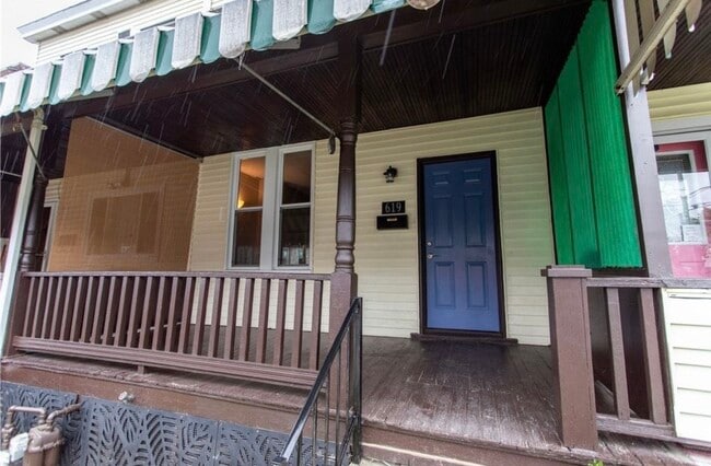 Building Photo - 619 E 17th Ave