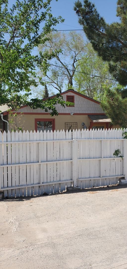 Building Photo - EAST DOWNTOWN GUEST HOUSE