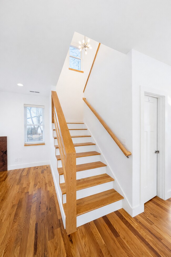 Building Photo - West Asheville Rental!