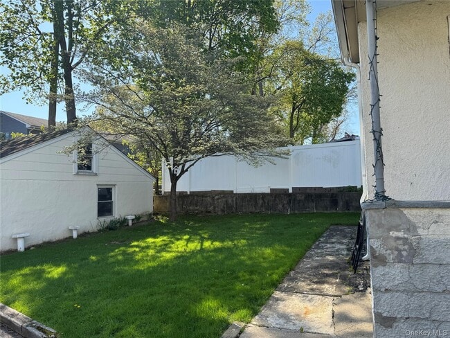 Building Photo - 61 Nassau Ave