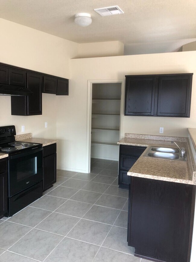 Building Photo - Beautiful Home in Saguaro!