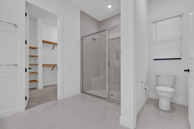 Building Photo - 5501 Santa Rosa Ln