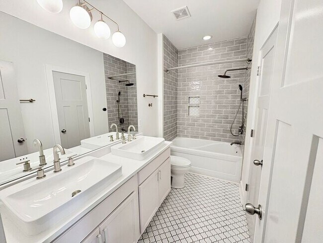 Building Photo - 211 Crooked Cedar Way