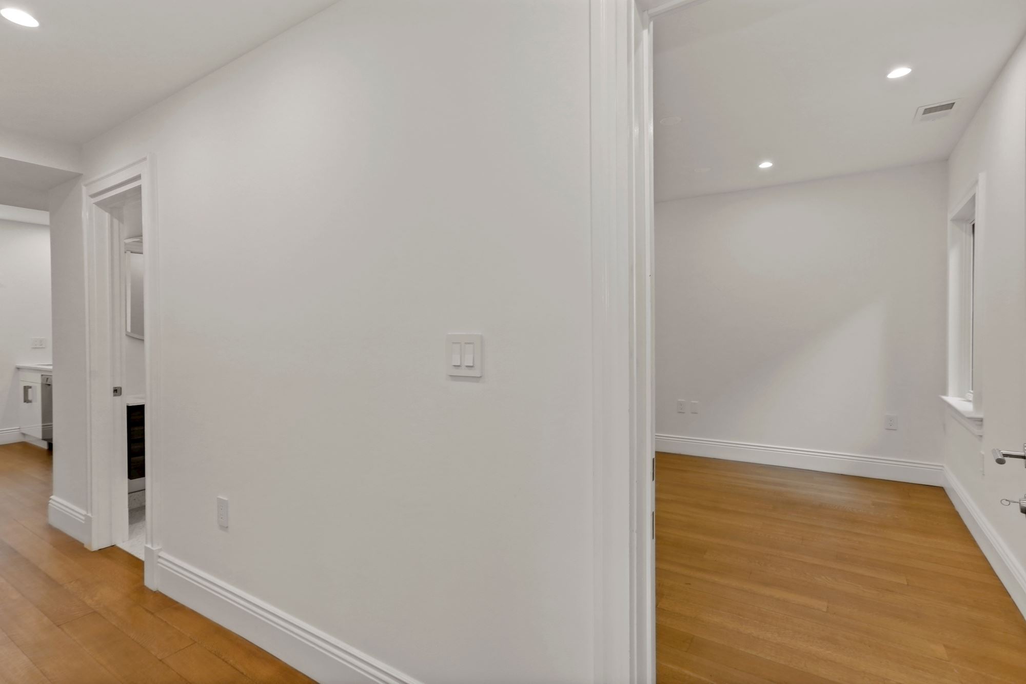 Building Photo - 913 N Ivy St