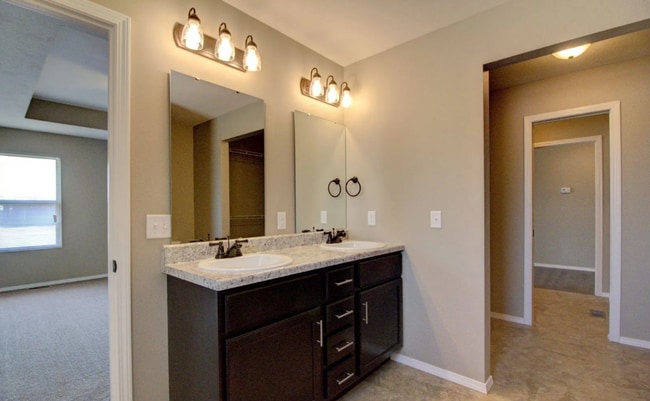 Building Photo - 3 Bedroom Springfield Home in Willard School Districts with Fenced in Yard