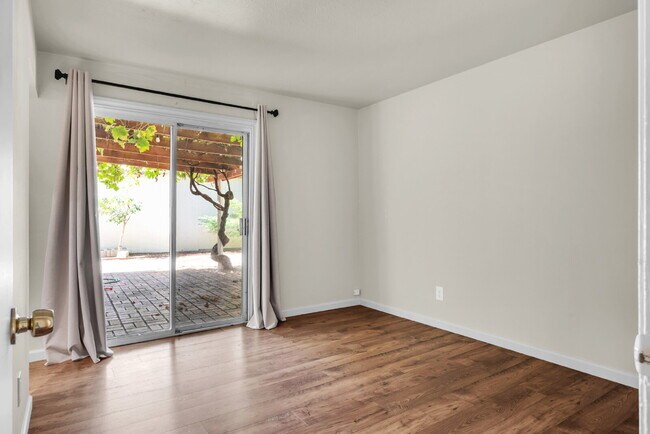 Building Photo - Move-In Ready 3BR/2BA Near UC Davis, Pets Welcome