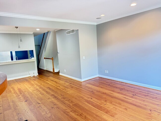 Building Photo - 2550 Cleinview Ave