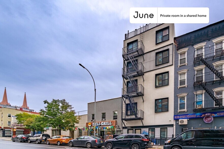 Building Photo - Room in Shared 6 bed/6.5 bath home