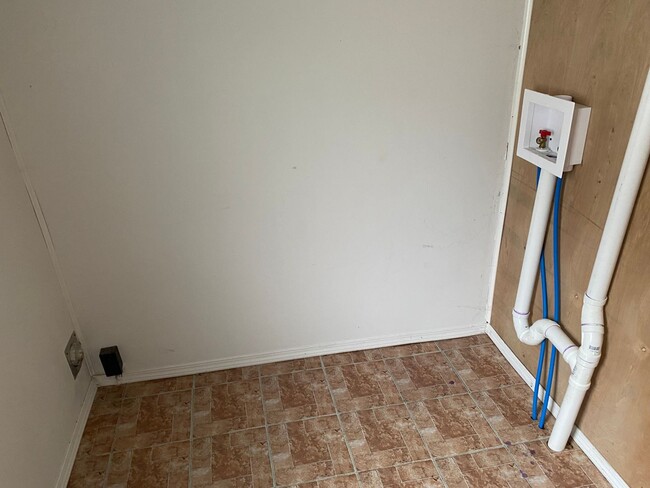 Building Photo - PRE LEASING TO APPROVED APPLICANTS!  Nice ...
