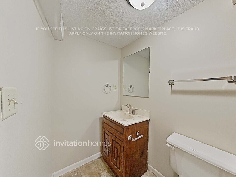 Building Photo - 11314 N Heights Dr NW