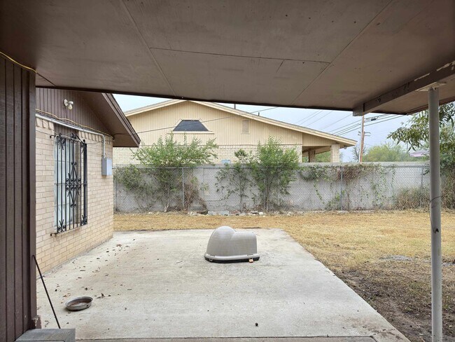 Building Photo - 713 Lariat Loop