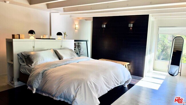 Building Photo - 19562 Cave Way